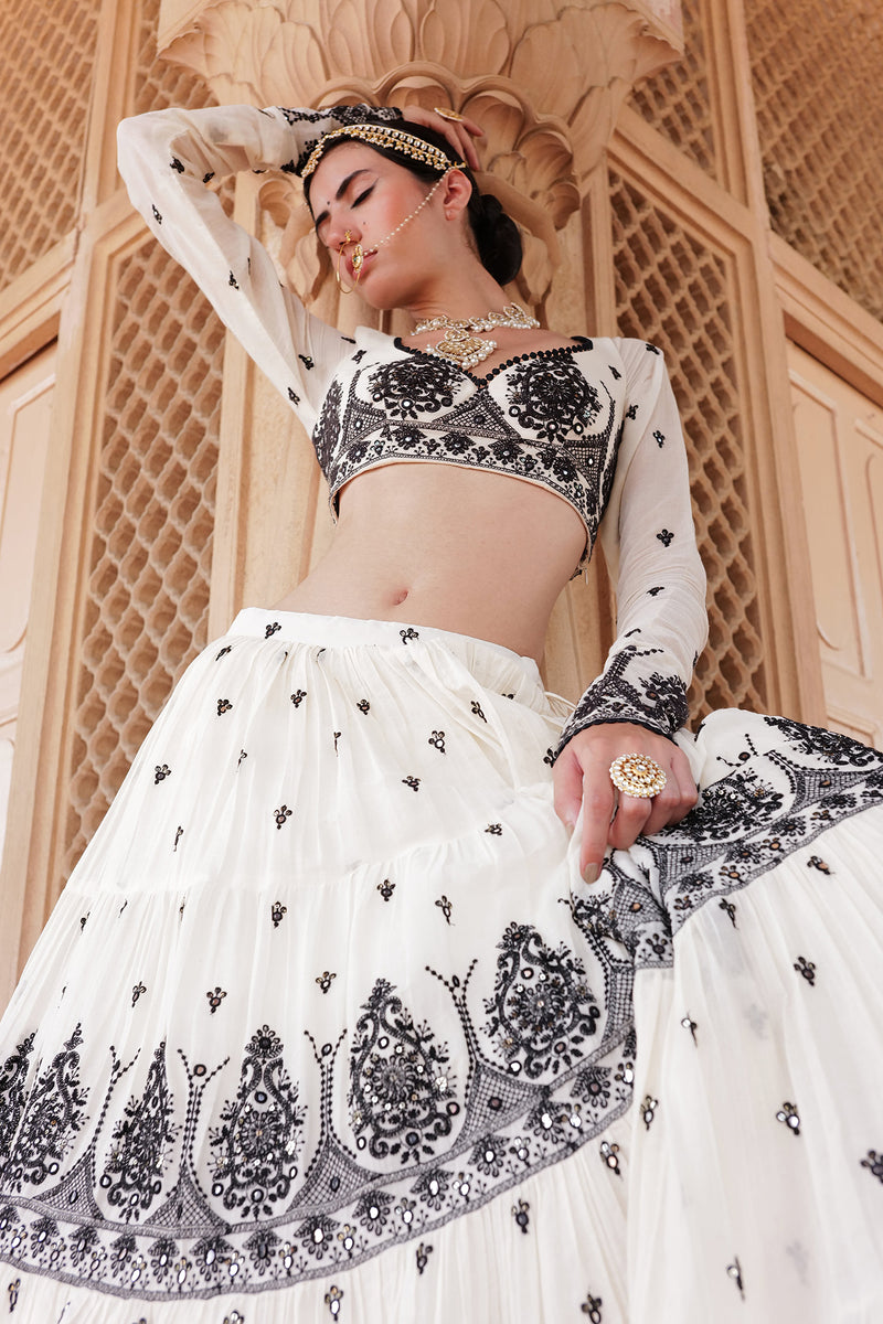Kiara Advani's monochrome JJ Valaya lehenga came with a back-open blouse|  VOGUE India